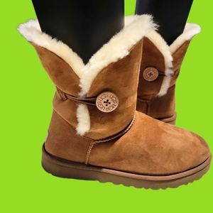 UGG Womens Bailey Button II Boot
